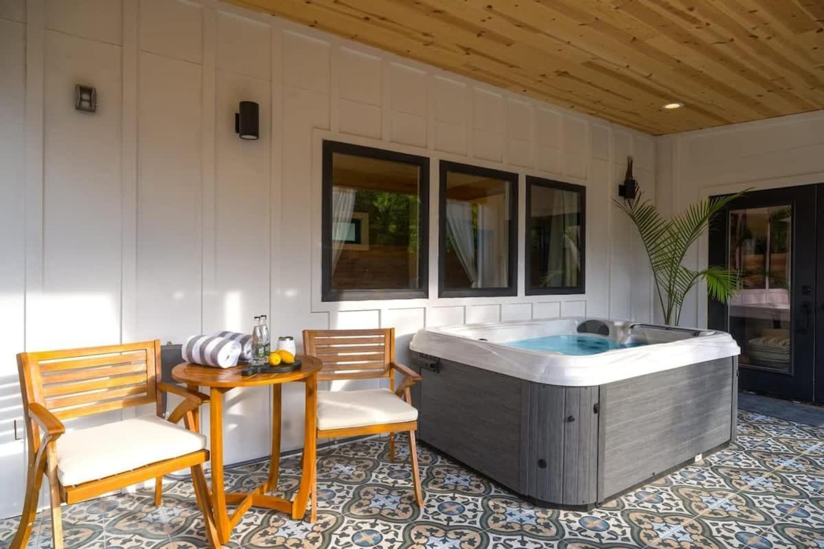 Petit Paradis Studio With Hot Tub Fredericksburg Exterior photo