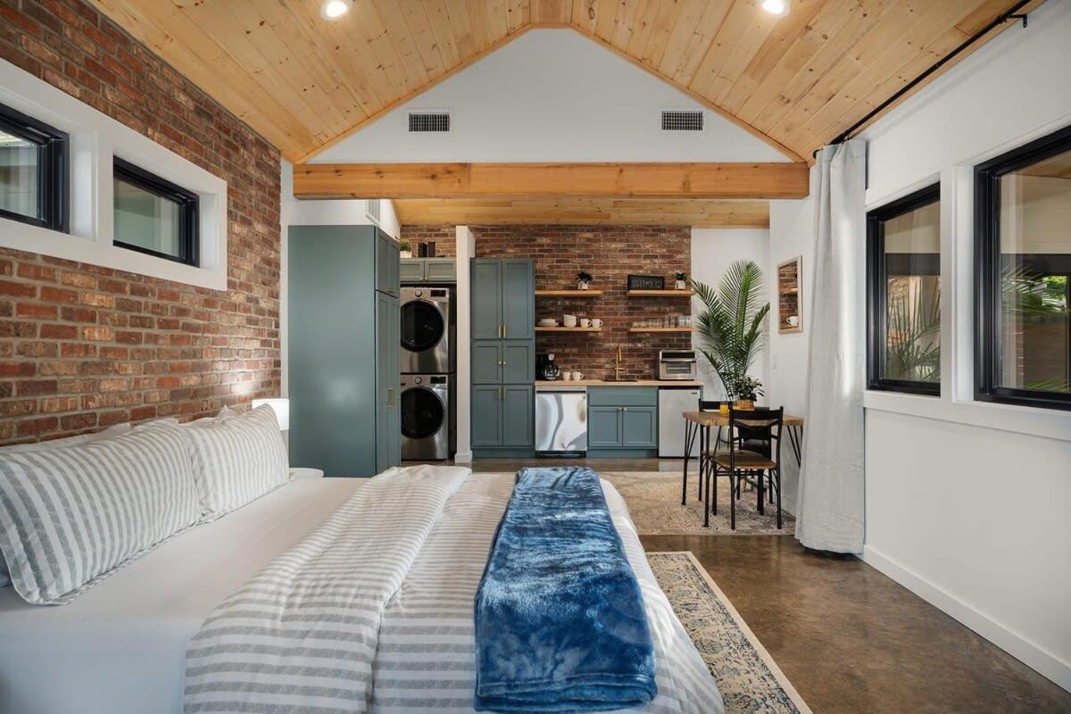 Petit Paradis Studio With Hot Tub Fredericksburg Exterior photo