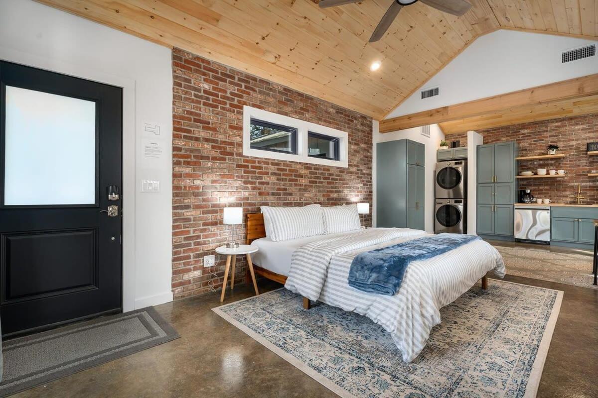 Petit Paradis Studio With Hot Tub Fredericksburg Exterior photo