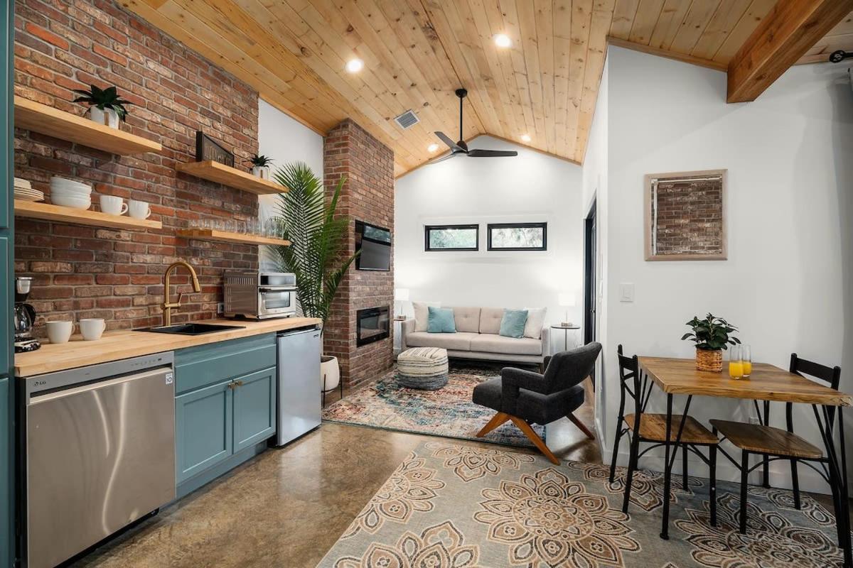 Petit Paradis Studio With Hot Tub Fredericksburg Exterior photo