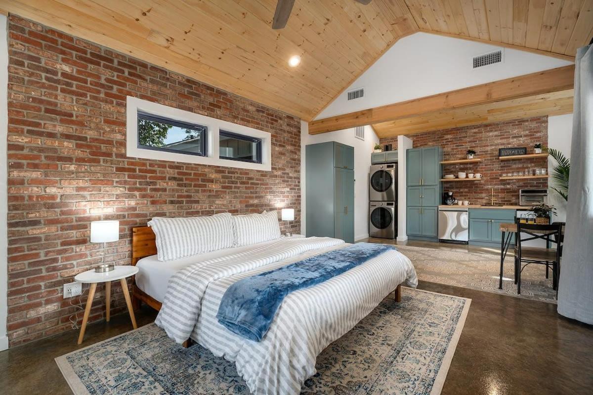 Petit Paradis Studio With Hot Tub Fredericksburg Exterior photo