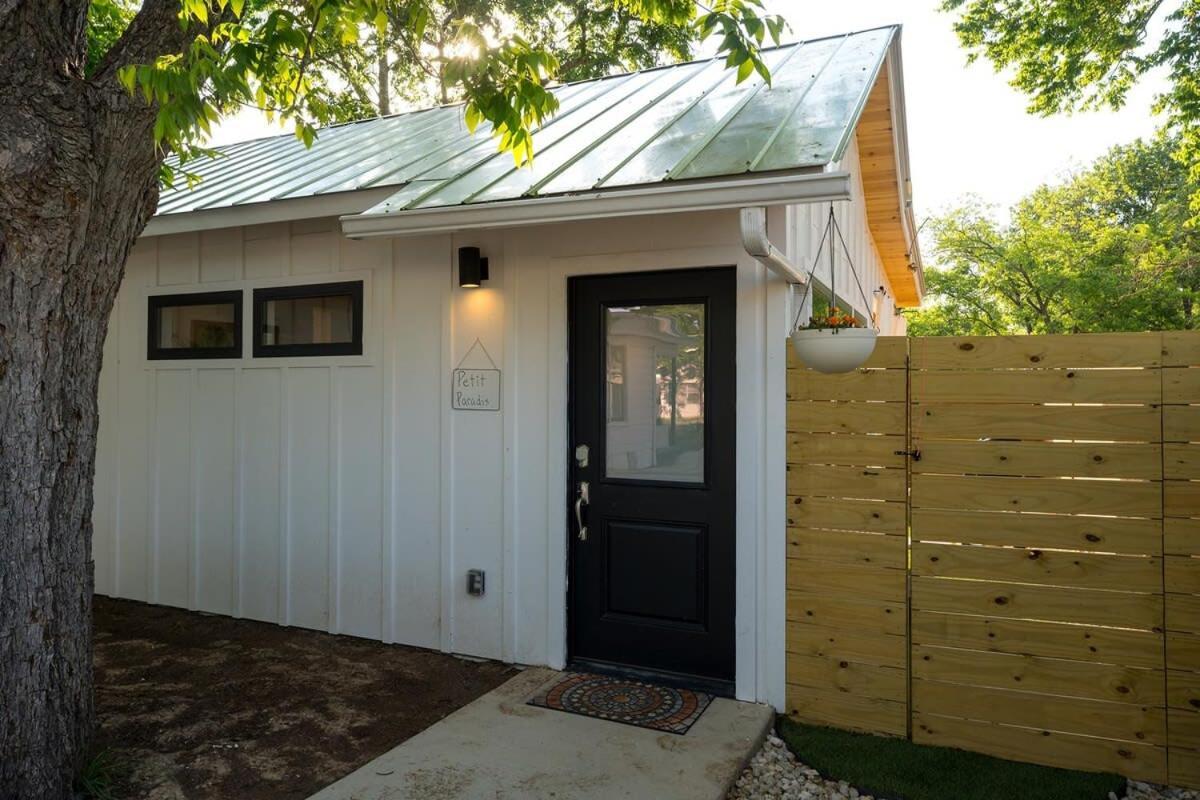 Petit Paradis Studio With Hot Tub Fredericksburg Exterior photo
