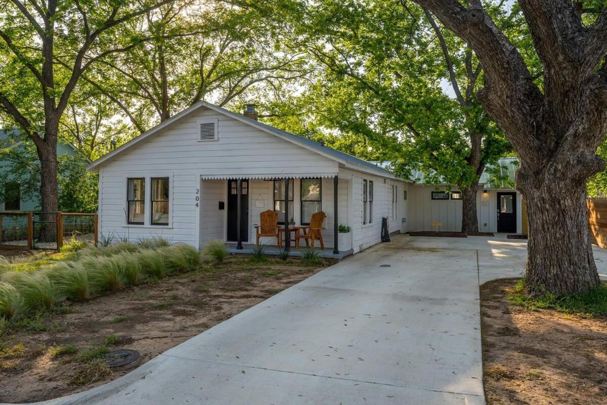 Petit Paradis Studio With Hot Tub Fredericksburg Exterior photo