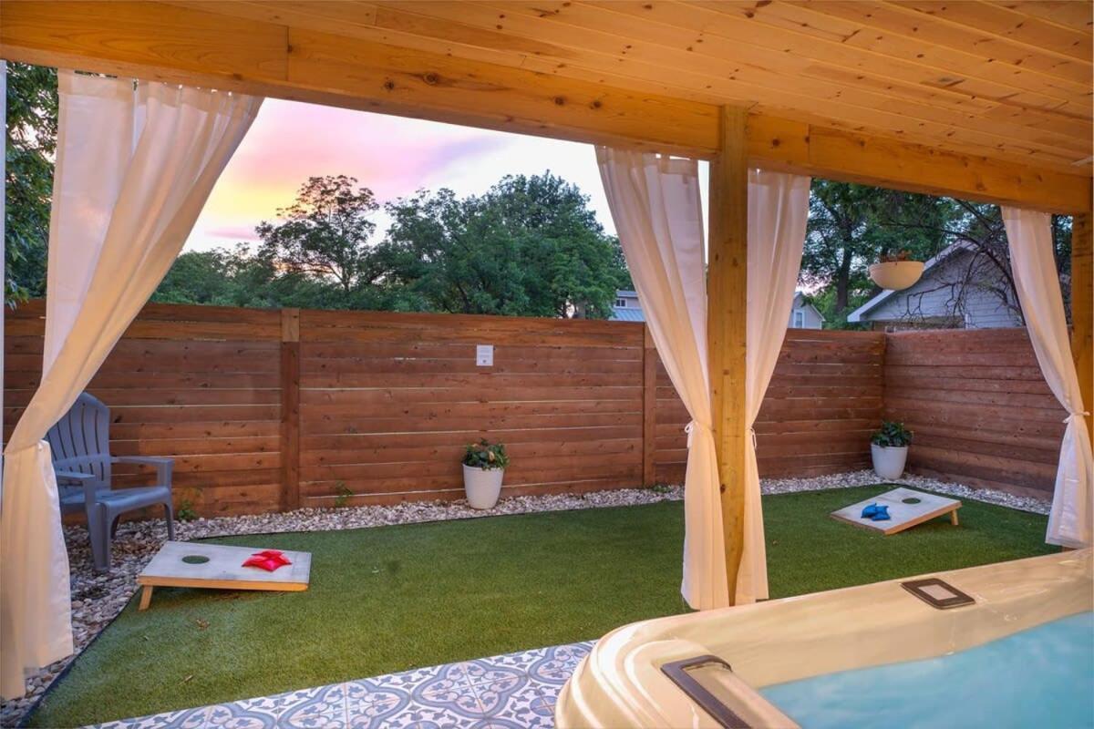 Petit Paradis Studio With Hot Tub Fredericksburg Exterior photo