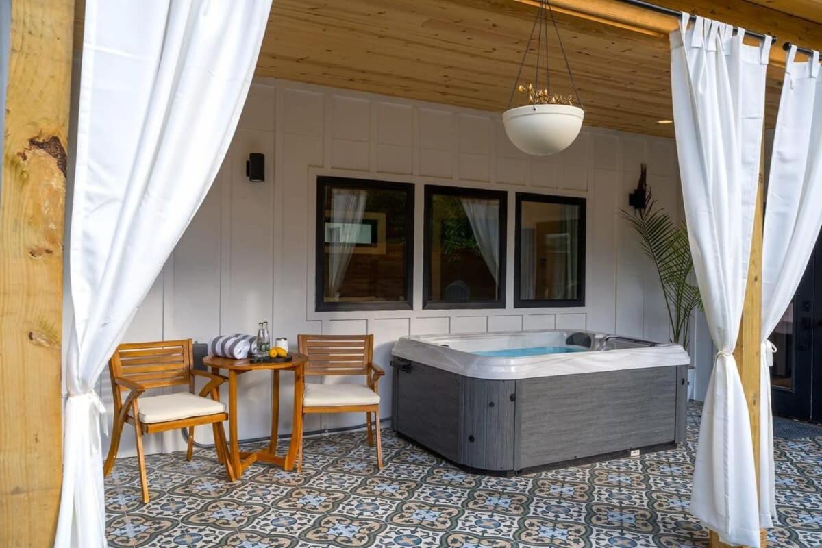 Petit Paradis Studio With Hot Tub Fredericksburg Exterior photo