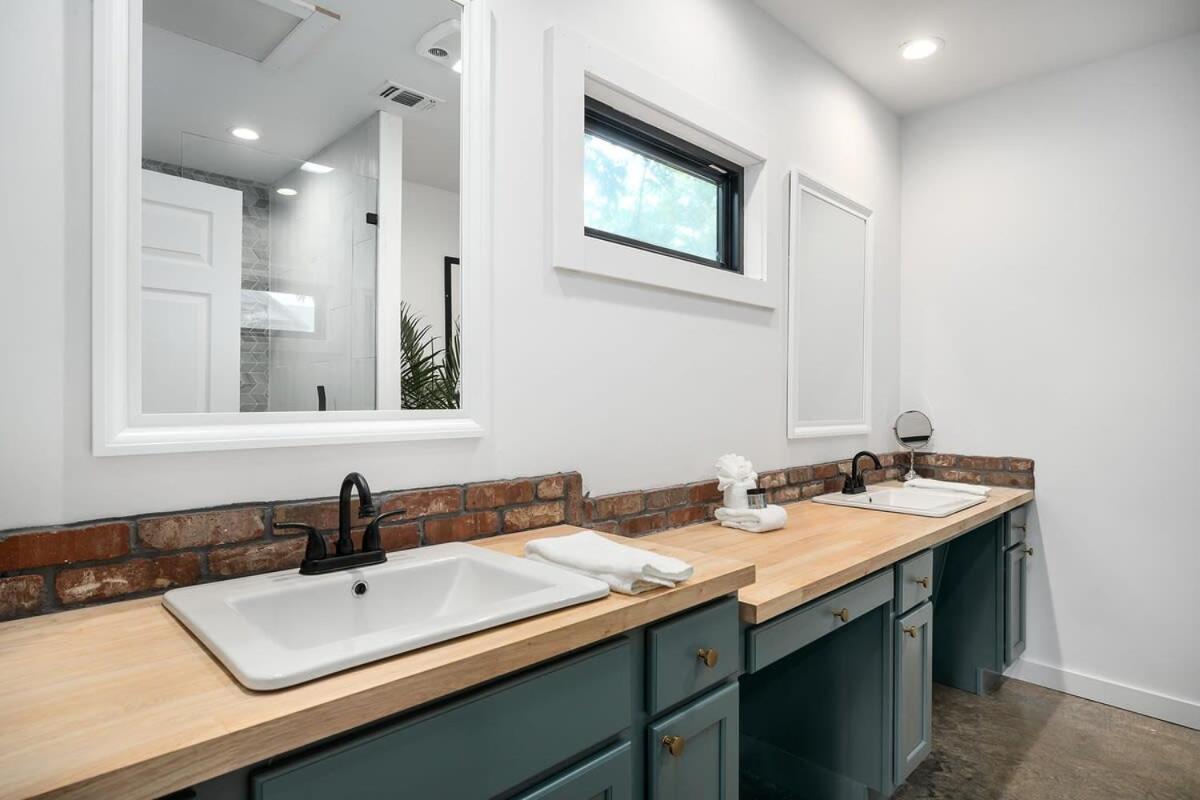 Petit Paradis Studio With Hot Tub Fredericksburg Exterior photo
