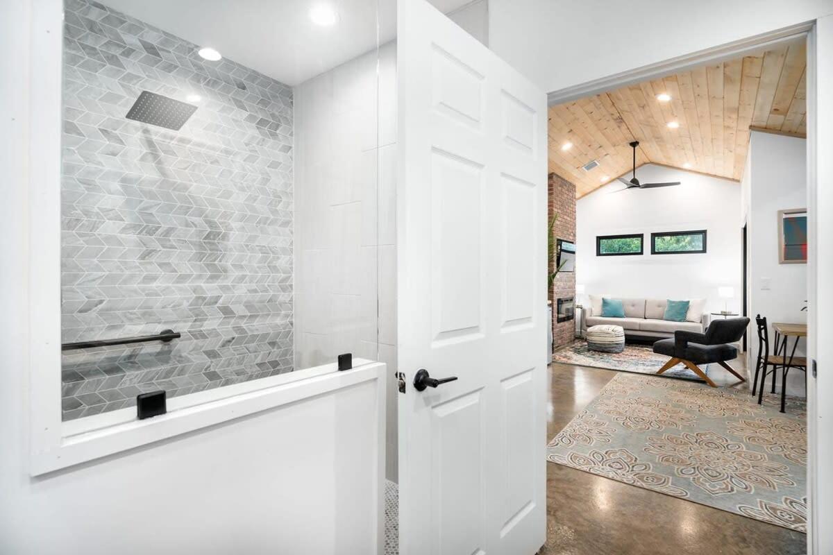 Petit Paradis Studio With Hot Tub Fredericksburg Exterior photo
