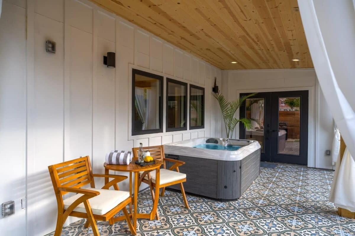 Petit Paradis Studio With Hot Tub Fredericksburg Exterior photo