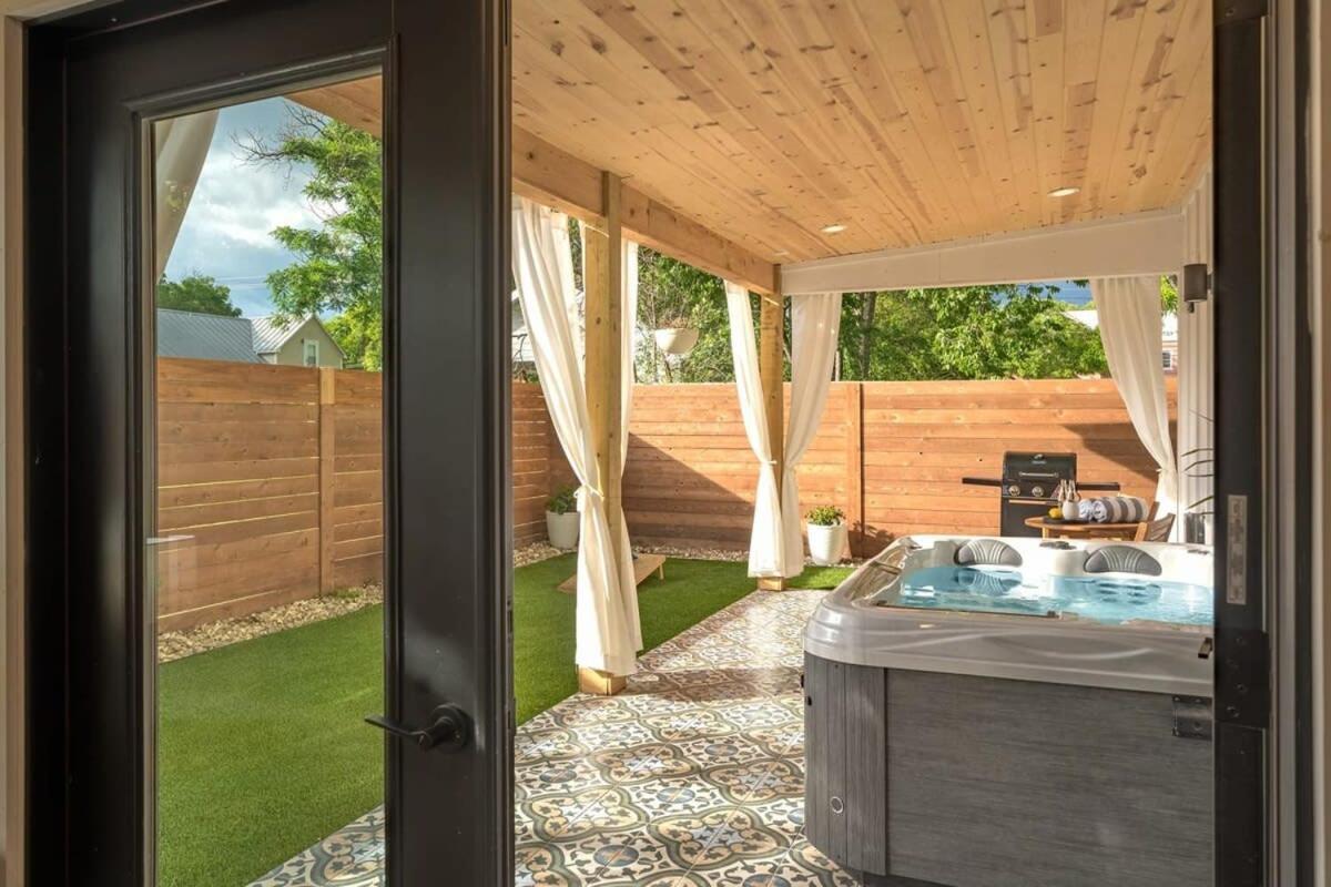 Petit Paradis Studio With Hot Tub Fredericksburg Exterior photo