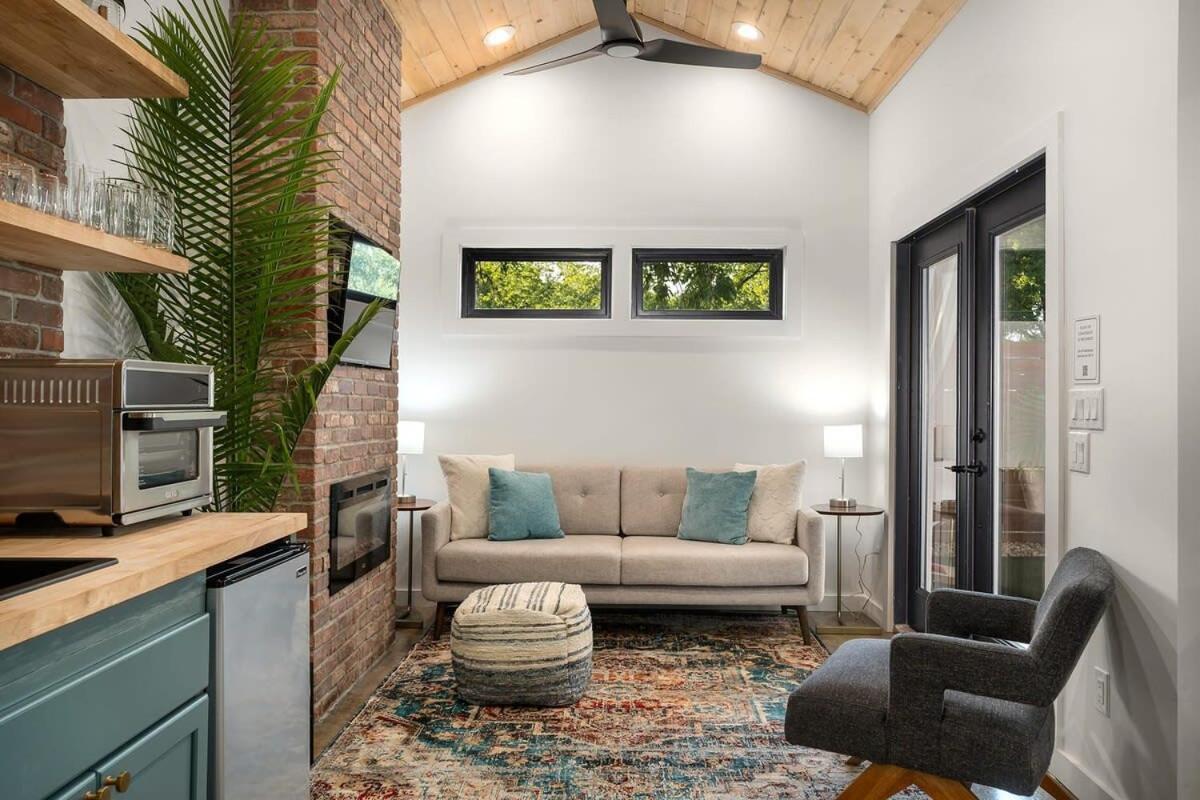 Petit Paradis Studio With Hot Tub Fredericksburg Exterior photo