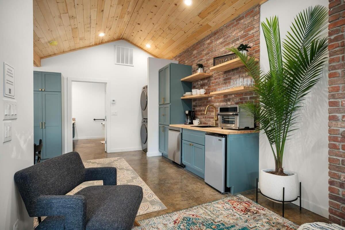 Petit Paradis Studio With Hot Tub Fredericksburg Exterior photo